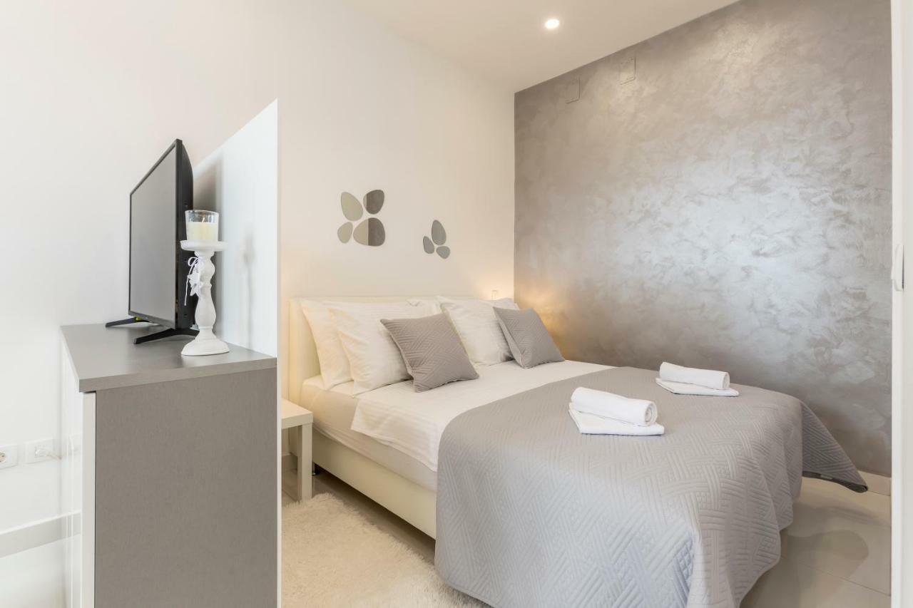 Studio Apartments Twins Spalato Esterno foto